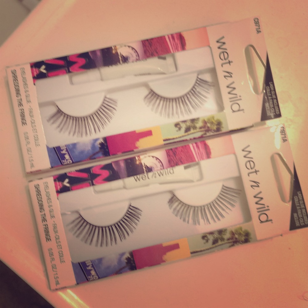 Eyelashes with glue